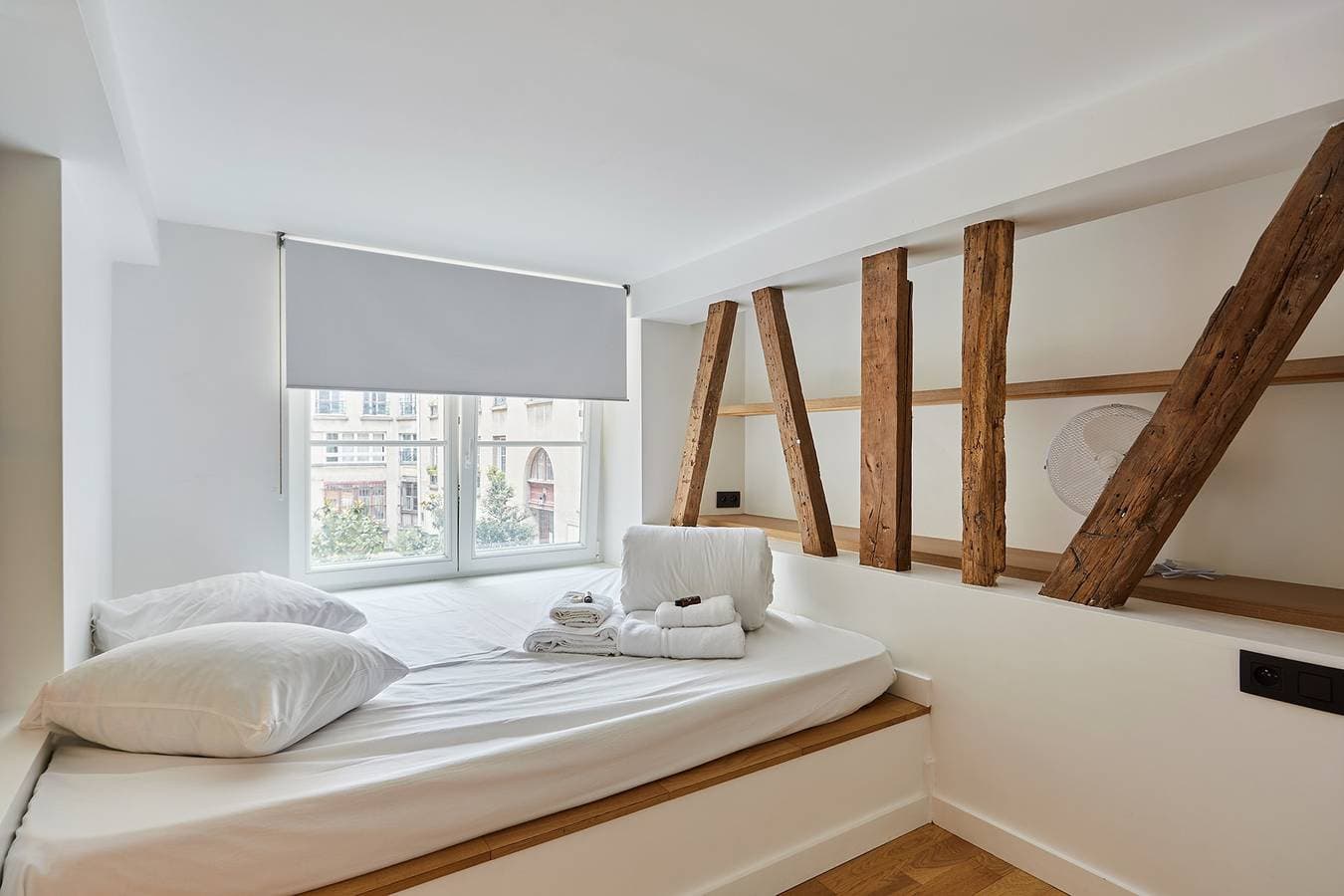 Foto 10 von 16: Charming Duplex Loft - Paris City Center