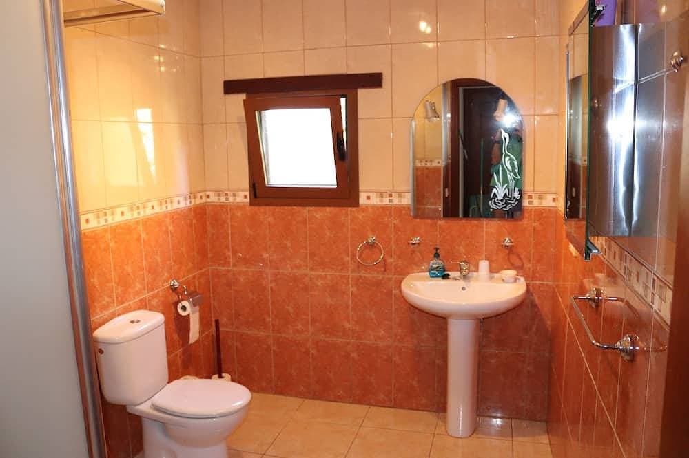 Foto 6 von 30: Eine Qualität nicht komplexe private Wohnung mit beheiztem Pool und offenen Ansichten