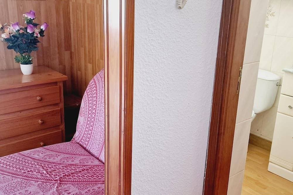 Foto 10 von 29: Beautiful Small Studio on Rooftop, Ocean View