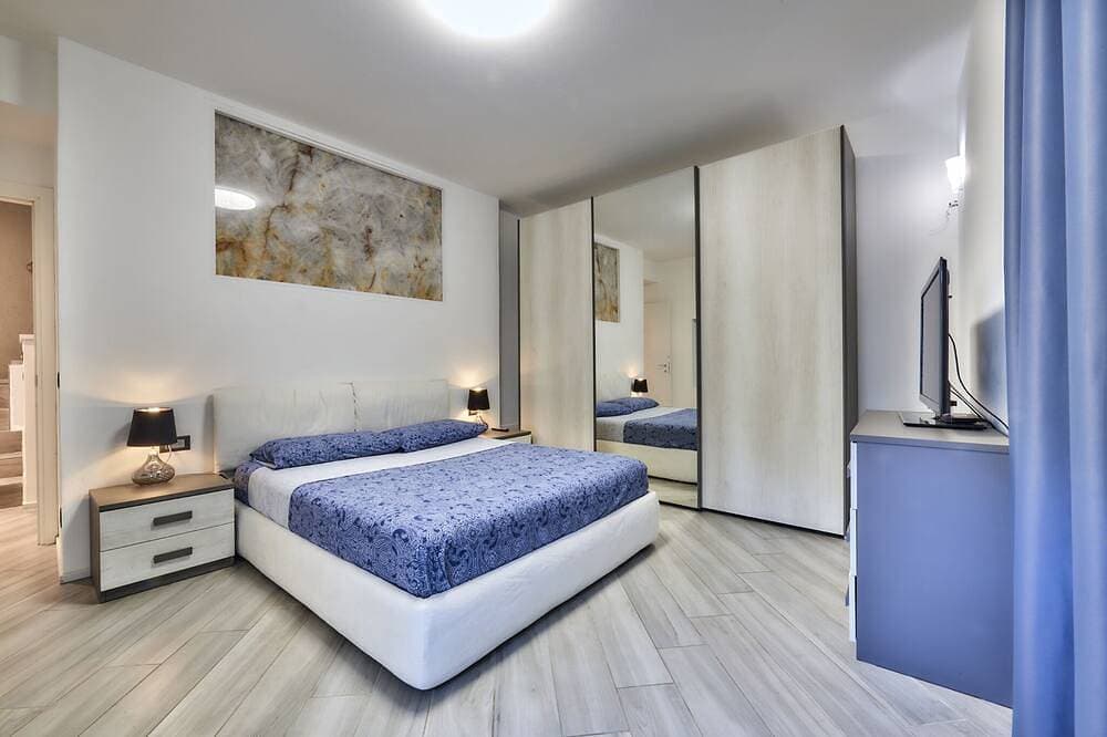 Foto 4 von 27: Within walking distance of the beach! A beautiful home in which to relax
