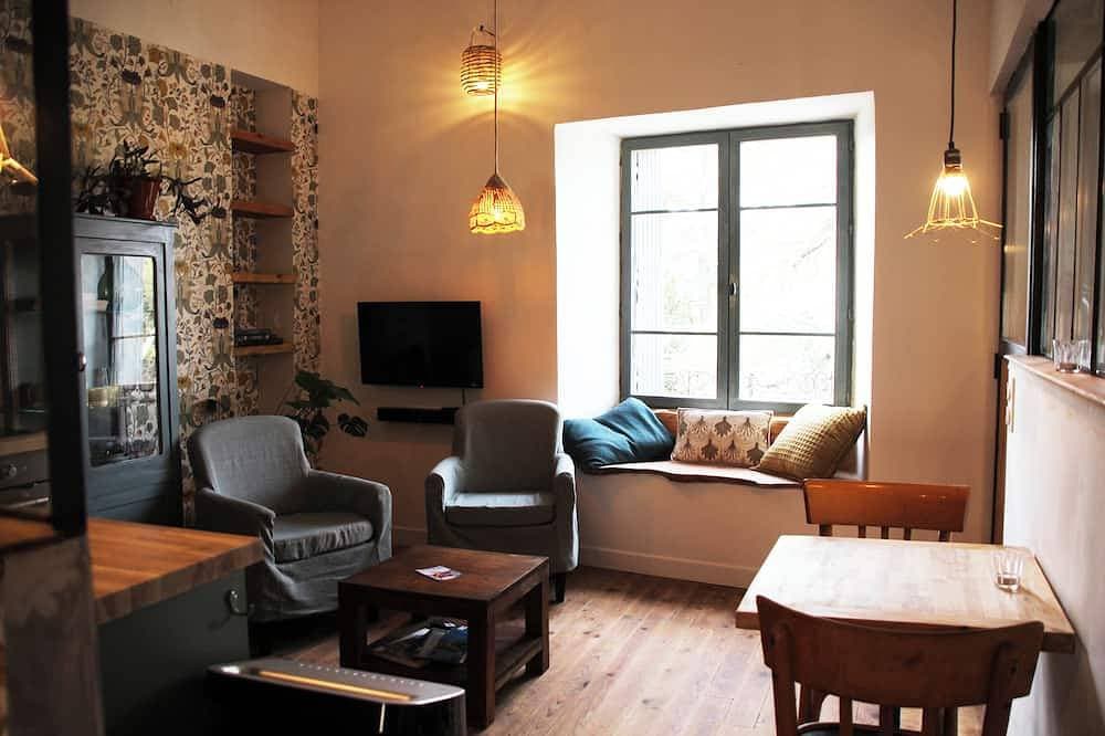 Foto 7 von 21: Charming studio in lovely Les Vans, National Park Monts d'Ardèche, river nearby.
