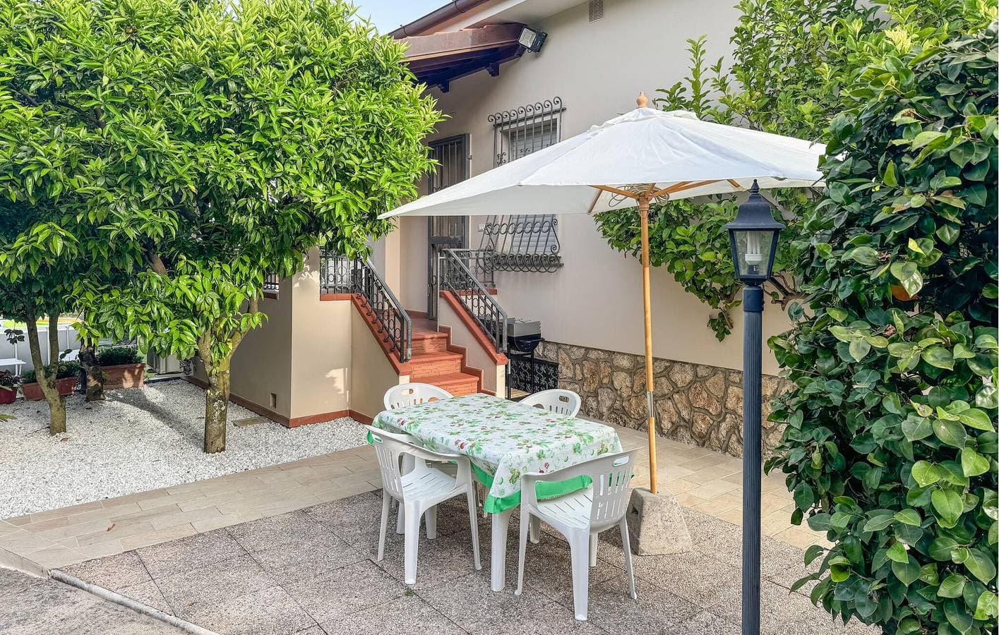 Foto 9 von 17: Camaiore Retreat: 100qm, A/C, Pool, Parkplatz, Garten, WiFi