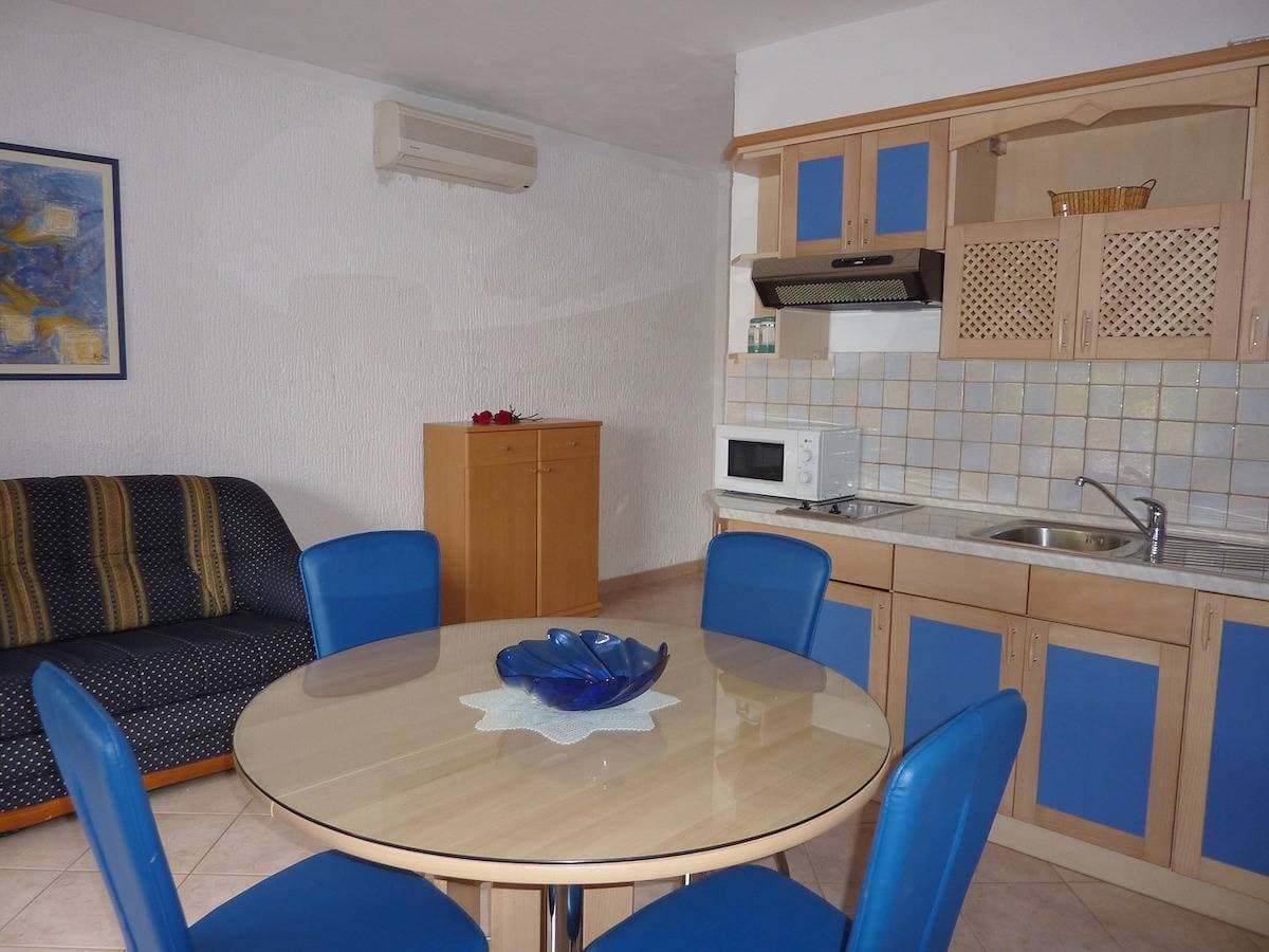Foto 7 von 24: Comfortable Apartment with 2 bedrooms (2 adults + child)