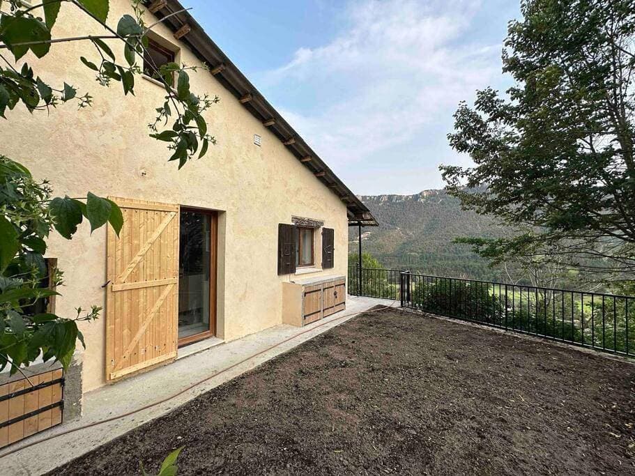 Foto 6 von 36: Six-Bedroom House