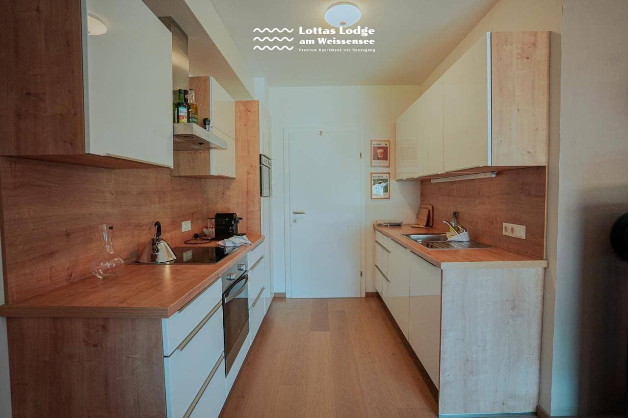 Foto 5 von 36: Two-Bedroom Apartment with Lake View