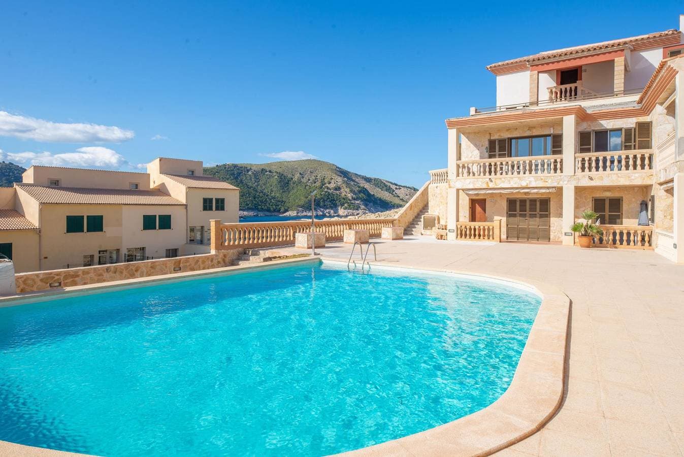 Foto 2 von 29: Perleta - Fantastisches Penthouse mit Meerblick, Pool und kostenloses WLAN
