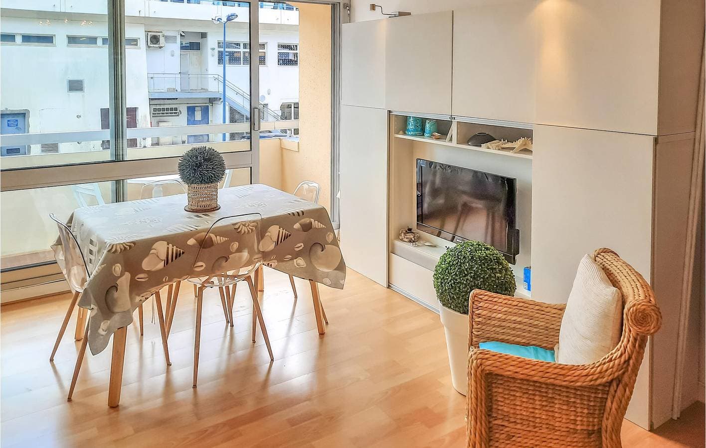 Foto 6 von 26: Modernes Apartment in Strandnähe mit Parkplatz und Kochnische