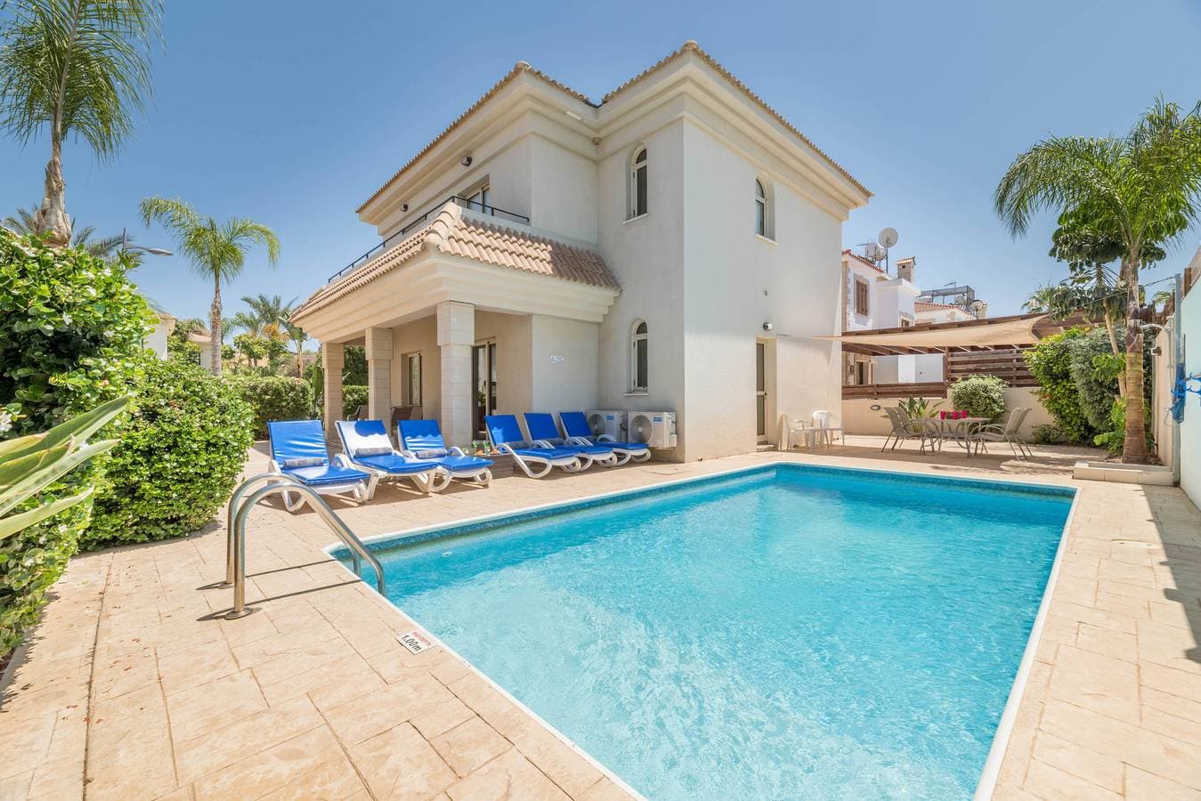 Villa Lindo 1