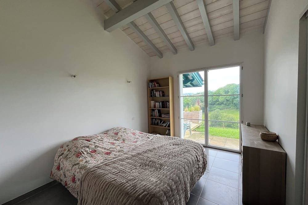 Foto 3 von 18: Spacious apartment—ideal setting—great location