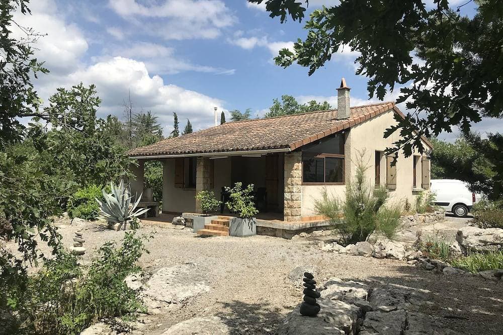 Lovely house in an idyllic setting 1