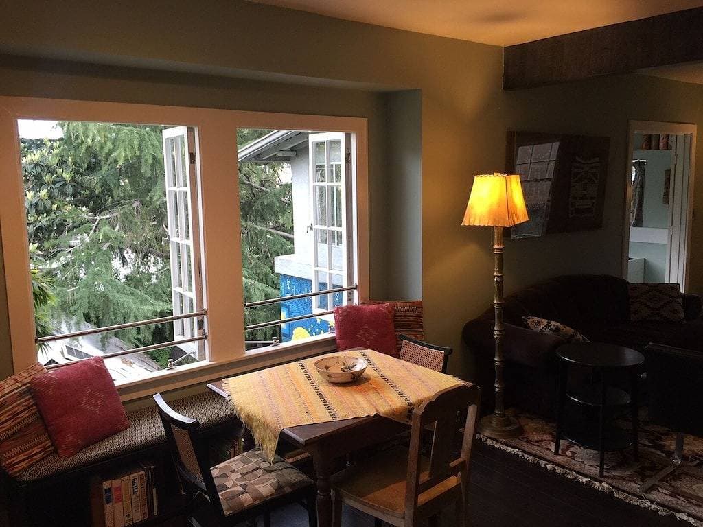 Foto 8 von 35: 2 Br / 1Bath Bright-Spacious Flat 2 Blocks vom Lake Merritt, 10 m zu Fuß von Bart