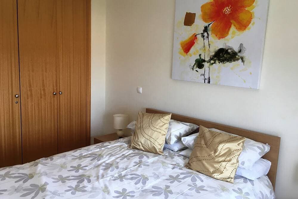 Foto 3 von 30: Neue Wohnung mit Blick auf den Pool und den Tennisplatz mit Meerblick