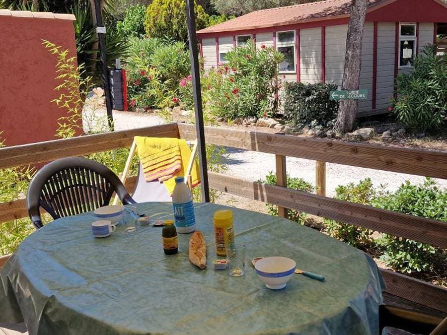 Foto 1 von 35: Flower Camping Orly d'Azur - Mobilheim 4 personen - Mobilheim Aglandau Confort 20m² - 1 Schlafzimmer - halbüberdachte Terrasse -.