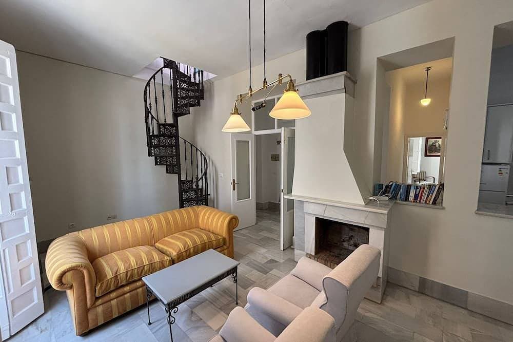 Foto 5 von 14: Das Hotel liegt in der Altstadt von Sevilla, neben dem Barrio Santa Cruz