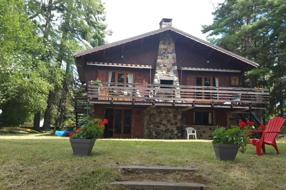 Die Moose Cabin am See im Herzen der Vulkane der Auvergne 1
