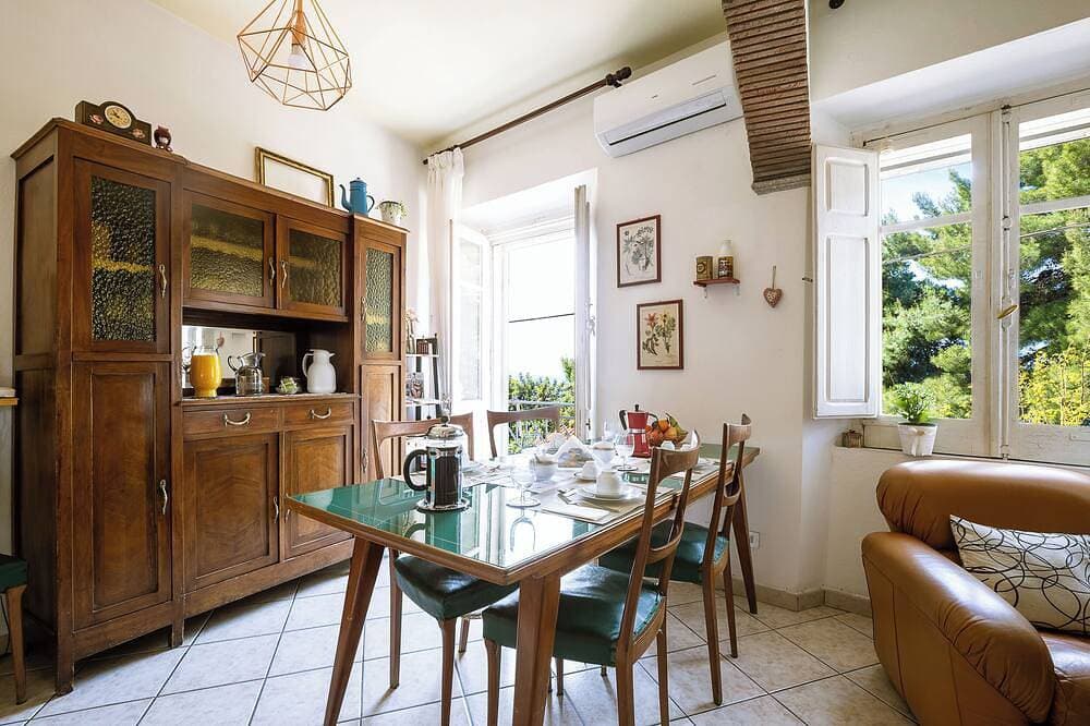 Foto 8 von 30: Cozy vintage B&B & Art Studio, with watercolor courses available!