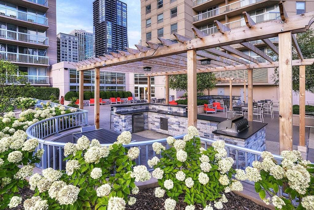 Foto 6 von 31: 52. Etage MagMile Penthouse - Ansichten, Kamin, Fitnesscenter, Pool, WiFi