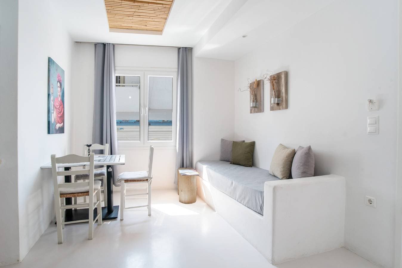 Helmos Premium Studio 1