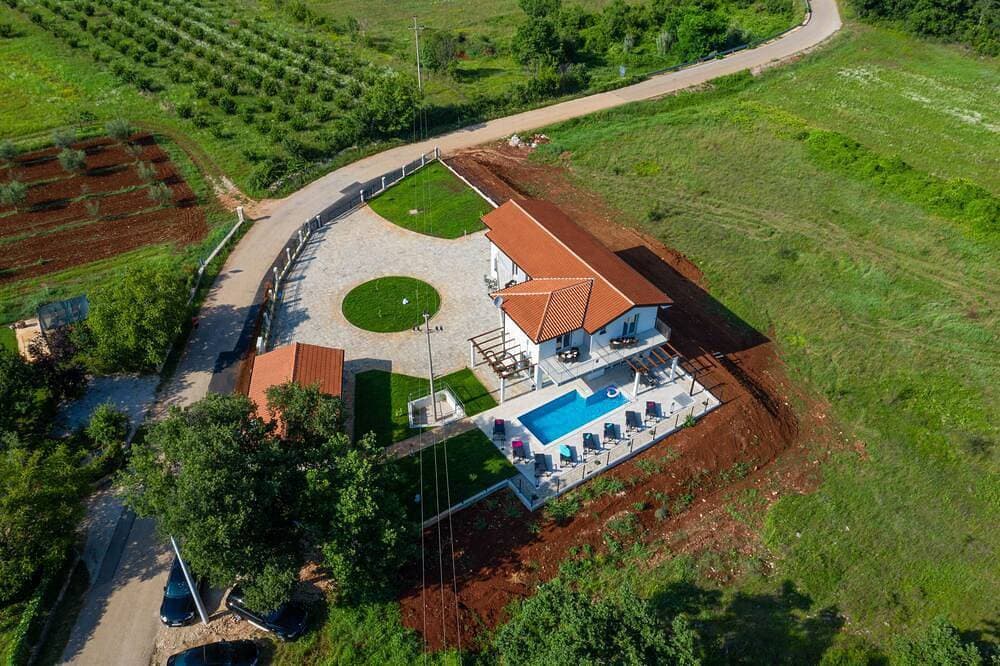 Foto 7 von 30: Villa Jelena | 4-Sterne-Villa mit beheiztem Pool, Privatsphäre & Grillhaus