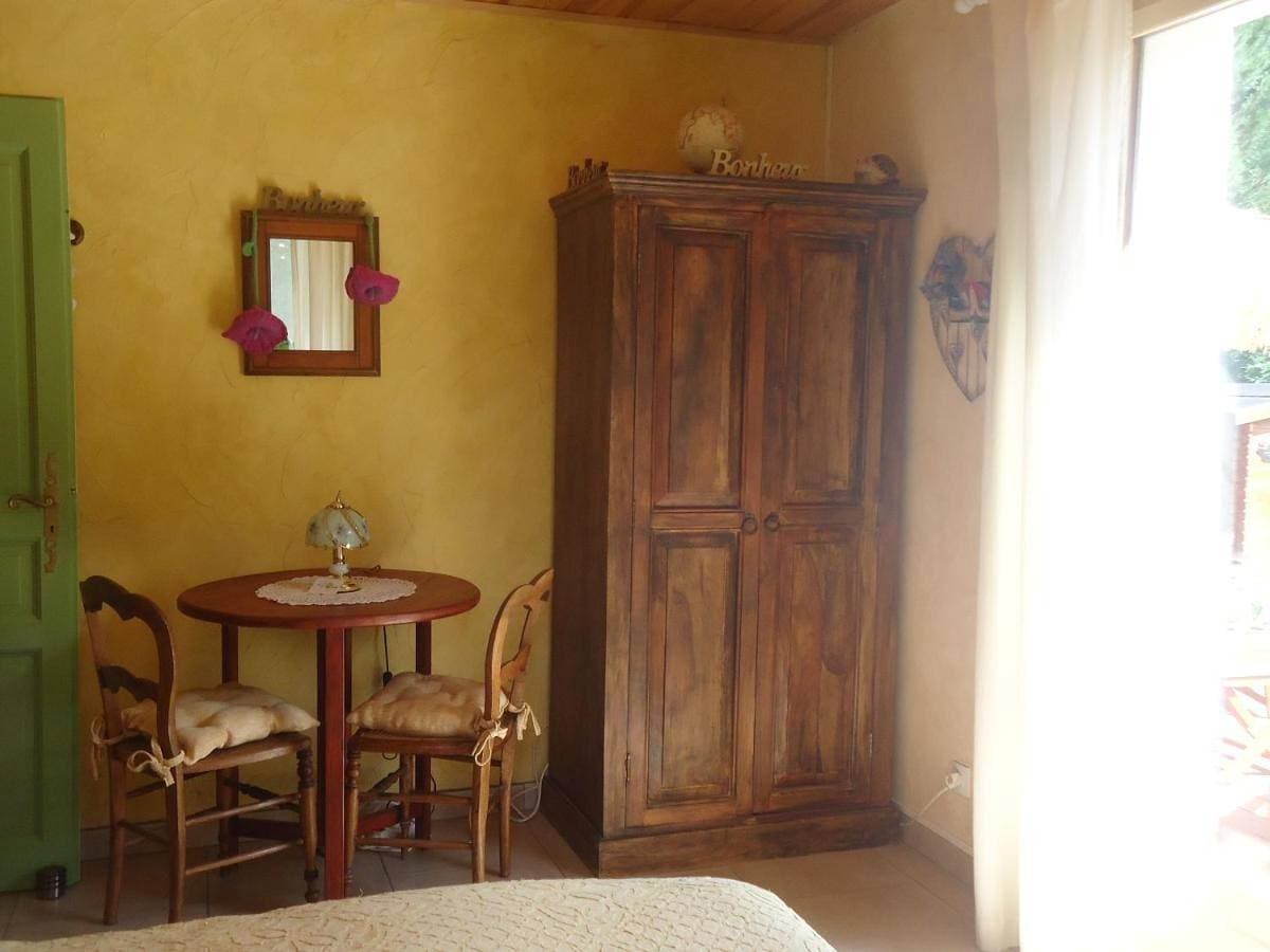Foto 5 von 8: Double Room with Garden View