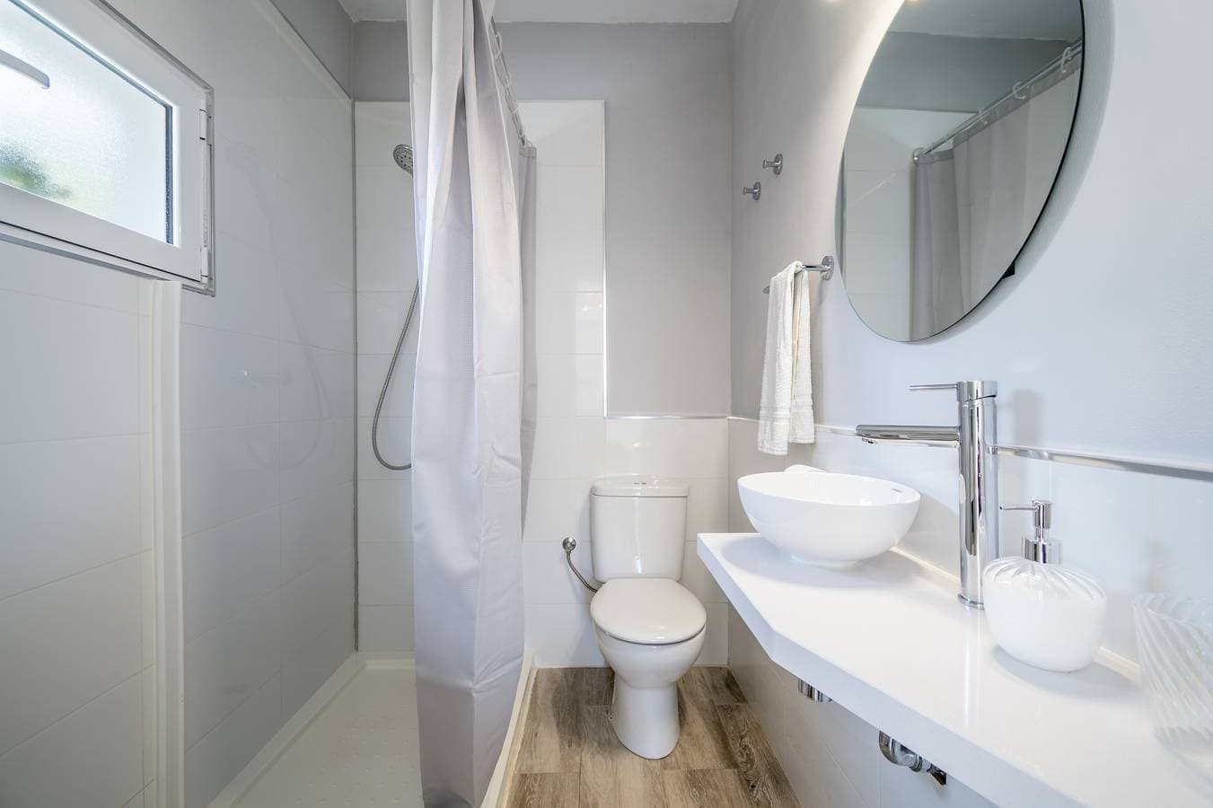 Foto 12 von 27: Ferienhaus 'Gemütliches kleines Haus in Meeresnähe' mit privater Terrasse, Wi-Fi und Klimaanlage