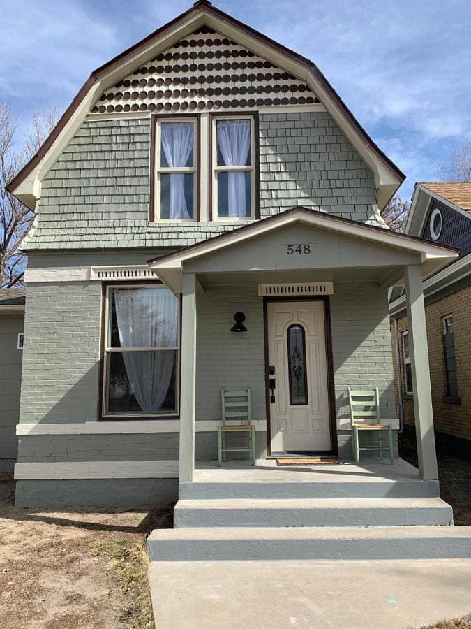 Luxurious Renovated Gem in Convenient Location! 1