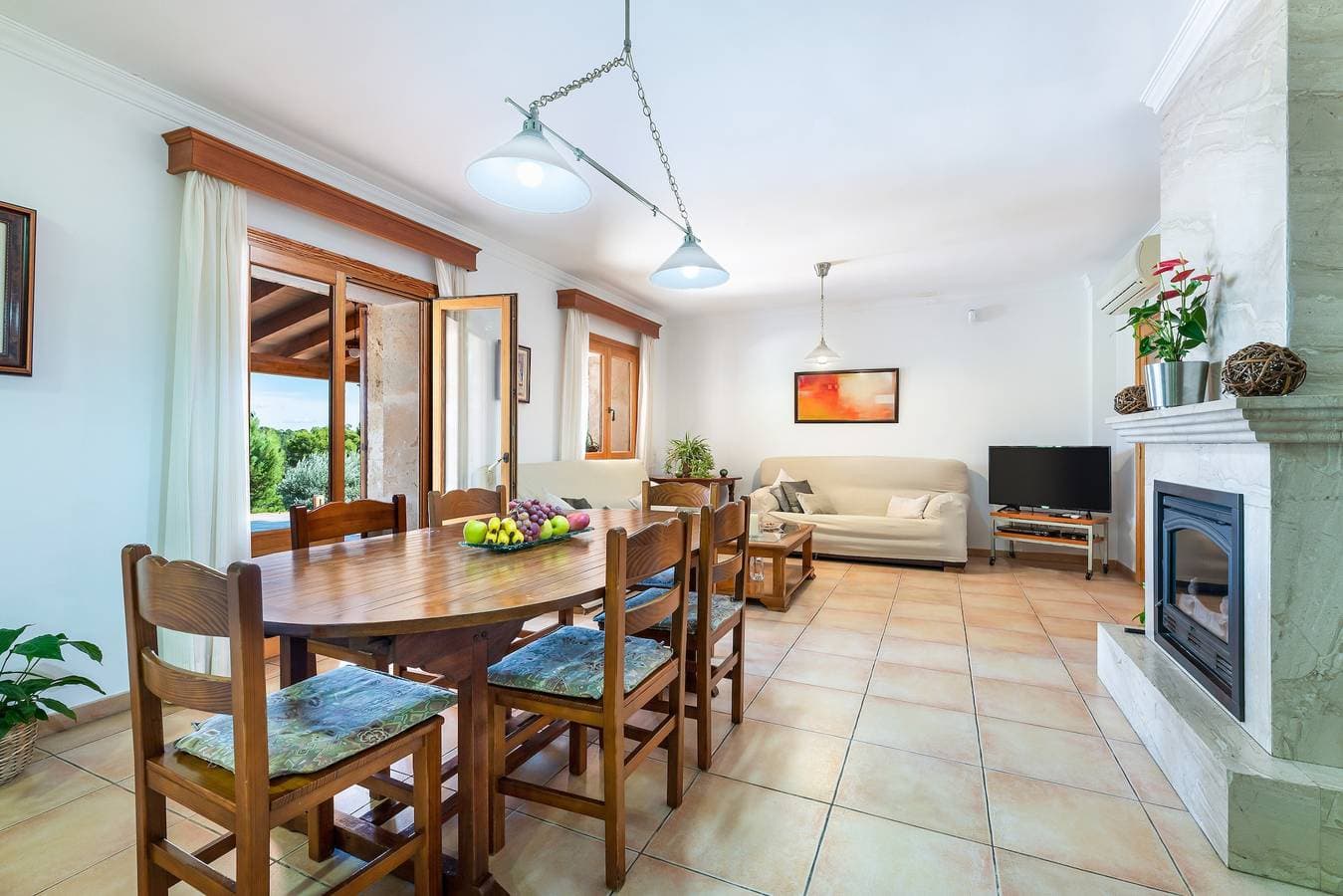 Foto 6 von 26: Villa 'Can Mirló' mit Bergblick, Pool und WLAN