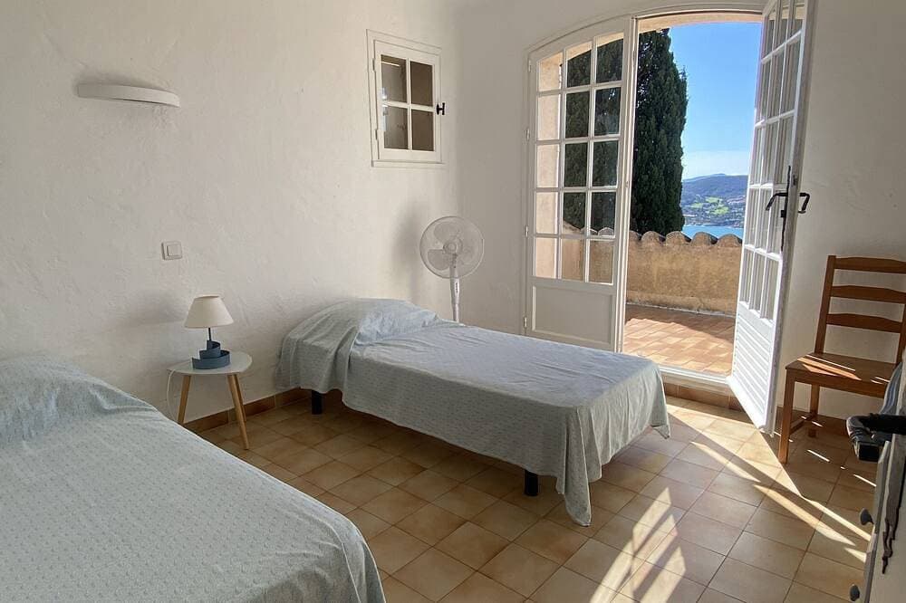 Foto 4 von 30: Villa for 10 people - swimming pool - 180° panoramic view - 5 air-conditioned bedrooms