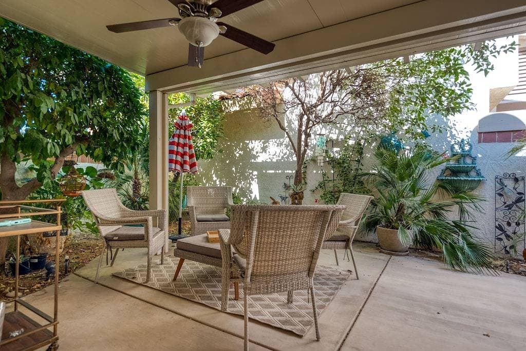 Foto 9 von 49: Indian Wells Pools and Streams Art Home w/ Tennis