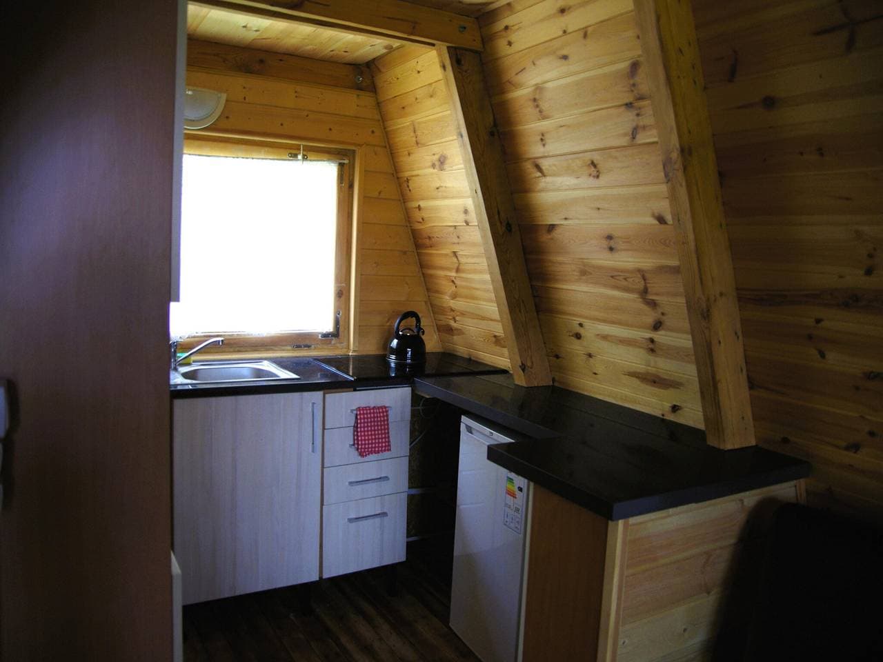 Foto 10 von 31: Holzchalet am Jamno-See nahe Meer