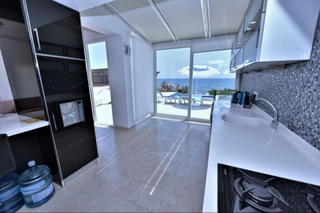 Foto 12 von 49: Villa für 10 Personen mit Garten