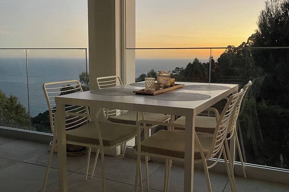 Superb 1-bedroom apartment with sea views, WiFi and AC in enchanting Èze village 1