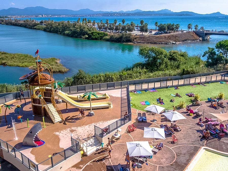 Foto 11 von 51: Camping De Saint Aygulf Plage - Mobilheim 5 personen - 3 Schlafzimmer - 5 Personen