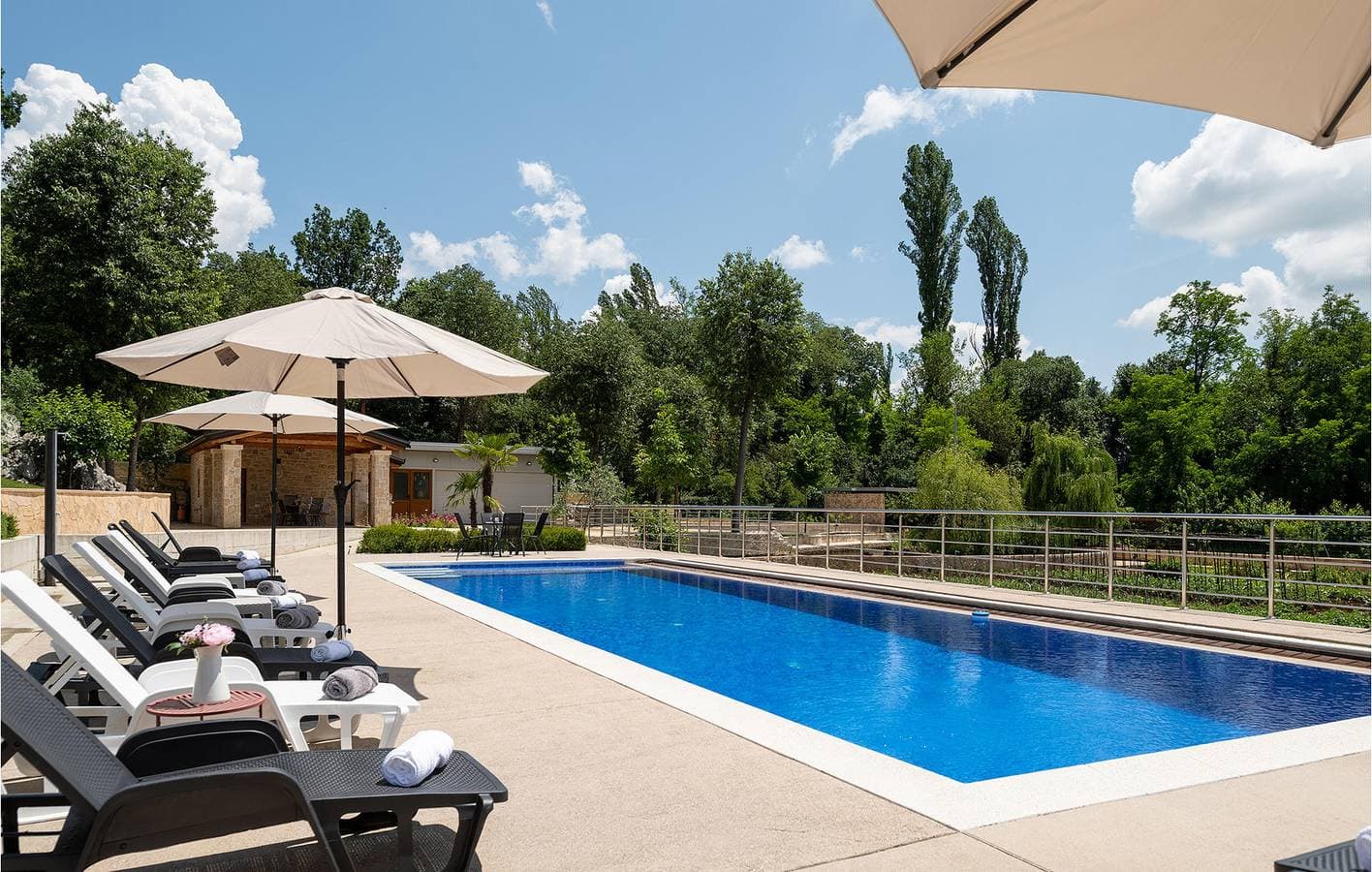 Foto 12 von 61: Ferienhaus für 12 Personen mit Garten
