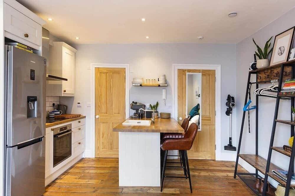 Foto 13 von 16: Stylish Flat on Beautiful Clifton Street, Parking