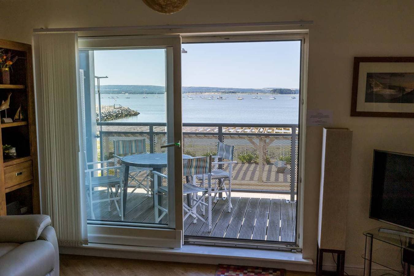Foto 3 von 18: Ahoy - Balcony with Beautiful Harbour Views