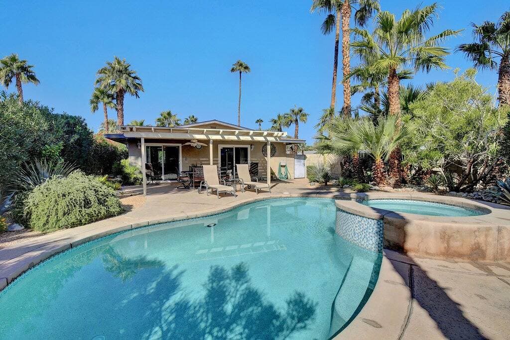 Foto 10 von 26: Palm Springs Home mit eigenem Salzwasserpool und Spa