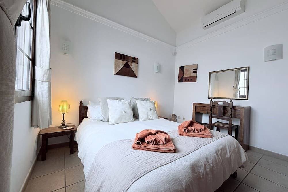 Foto 2 von 16: Villa mit zwei Schlafzimmern, mit privatem beheiztem Pool, Wifi, Parque Del Rey Playa Blanca