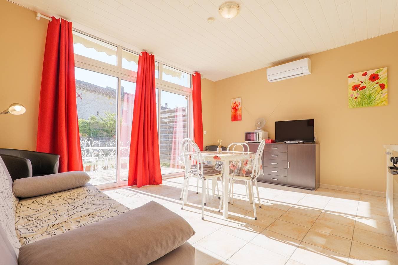 Foto 5 von 25: Cottage „Gîte Coquelicot“ mit Gemeinschaftspool, WLAN und Klimaanlage