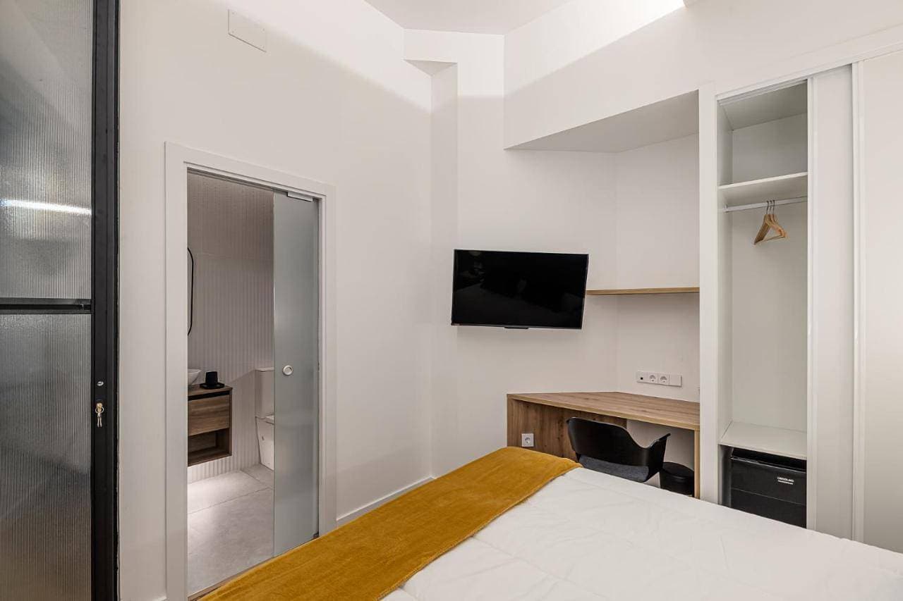 Foto 2 von 10: Double Room with Private Bathroom