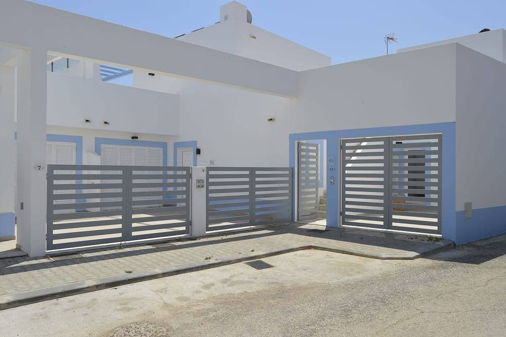 Foto 7 von 23: New villa very close to the beach, complete