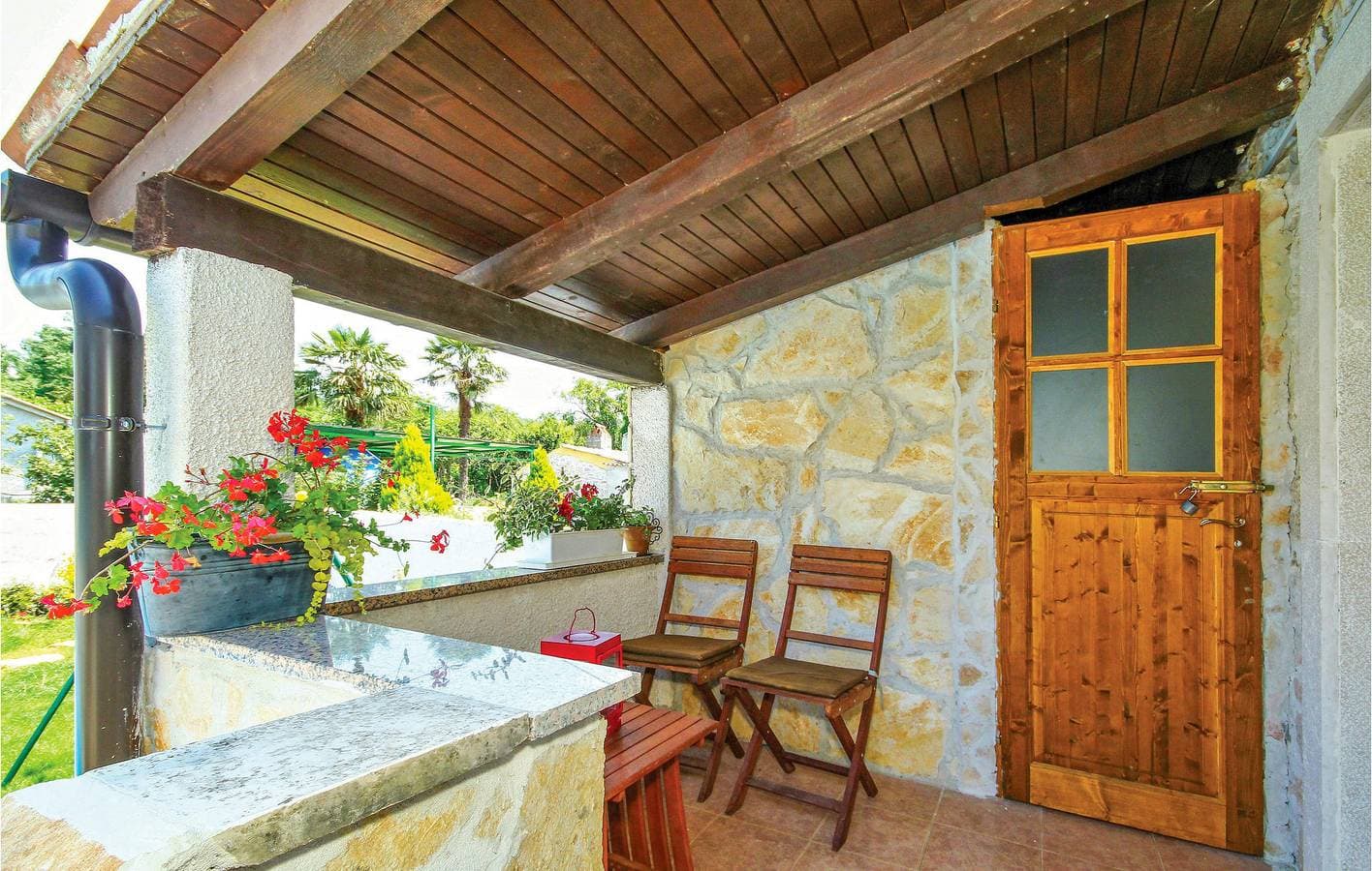 Foto 9 von 45: „Charmante 2-Zimmer-Wohnung mit Pool, Terrasse und erstklassiger Lage in Prhati“