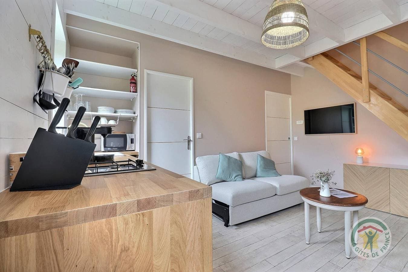 Foto 5 von 20: Ferienwohnung mit Meerblick nahe Dinard & Saint-Malo - Terrasse & Parkplatz
