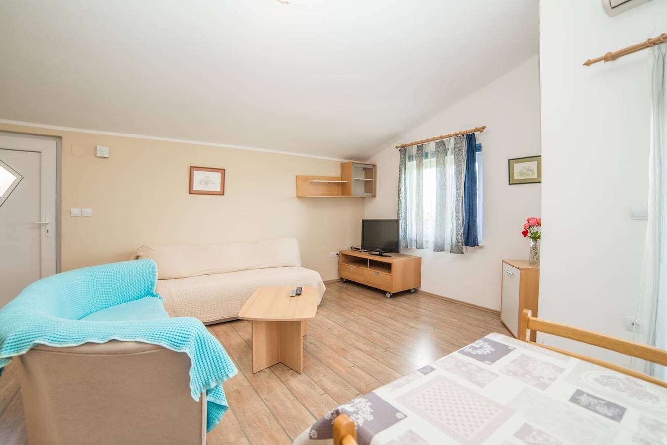Foto 8 von 17: Đurđa A