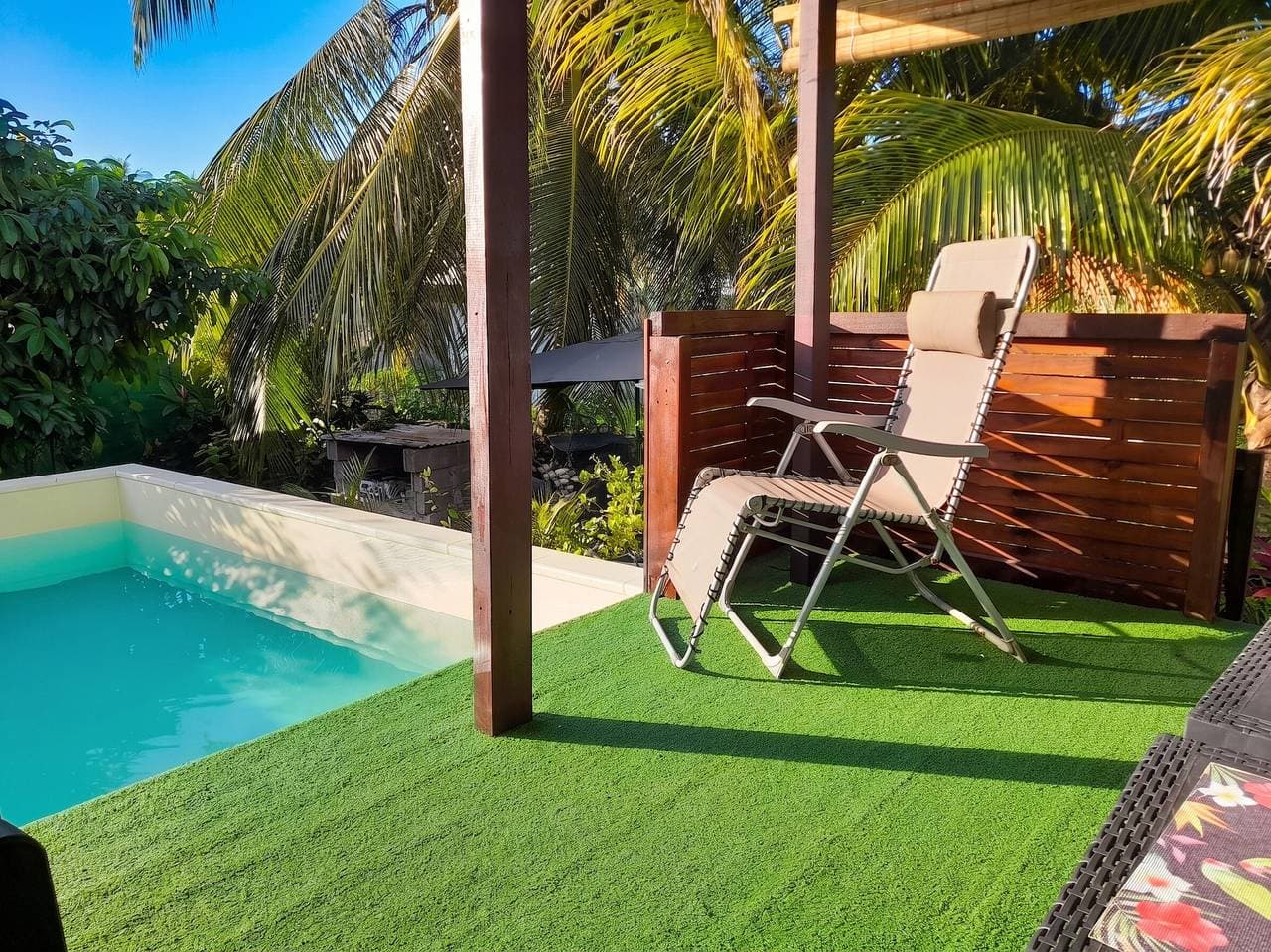 Charmantes Haus in Sainte-Rose mit Whirlpool und Pool 1
