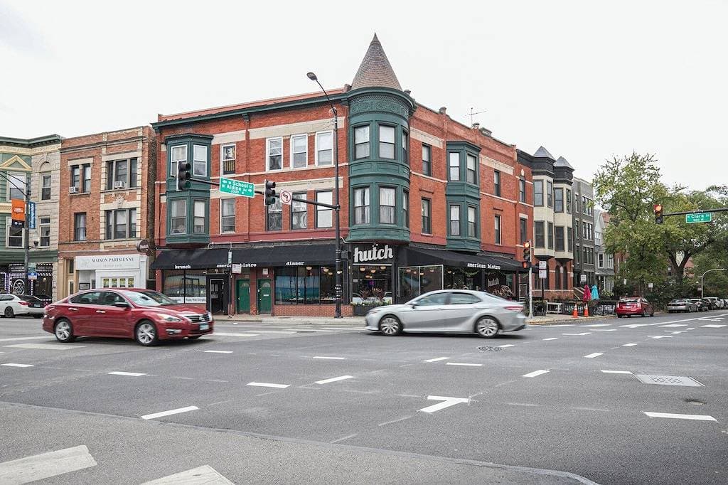Foto 8 von 20: Airy Lakeview 1Br w/ W/D, 1 block to L, near Wrigley Field, by Blueground