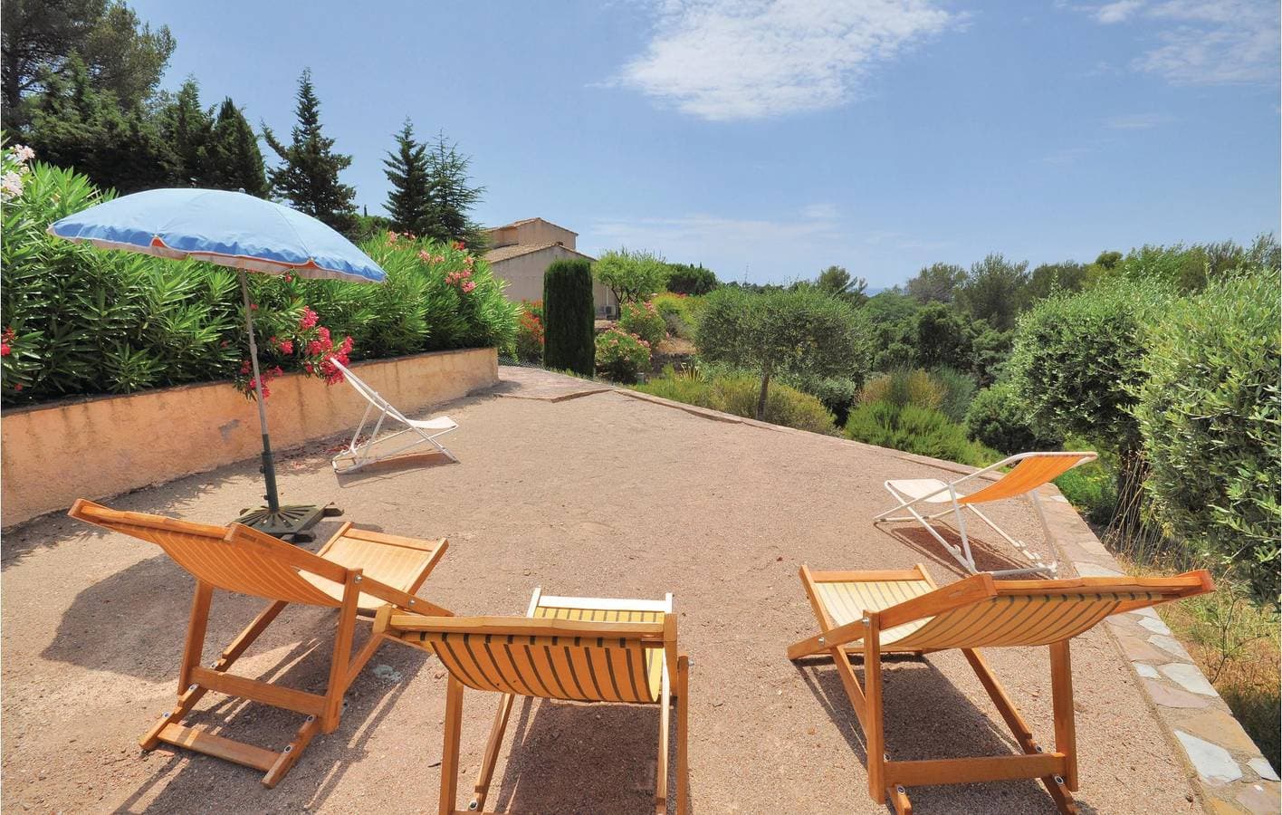 Foto 5 von 17: Anthéor-Terrasse: Parkplatz, Kochnische, Internet | 1,5km zum Strand