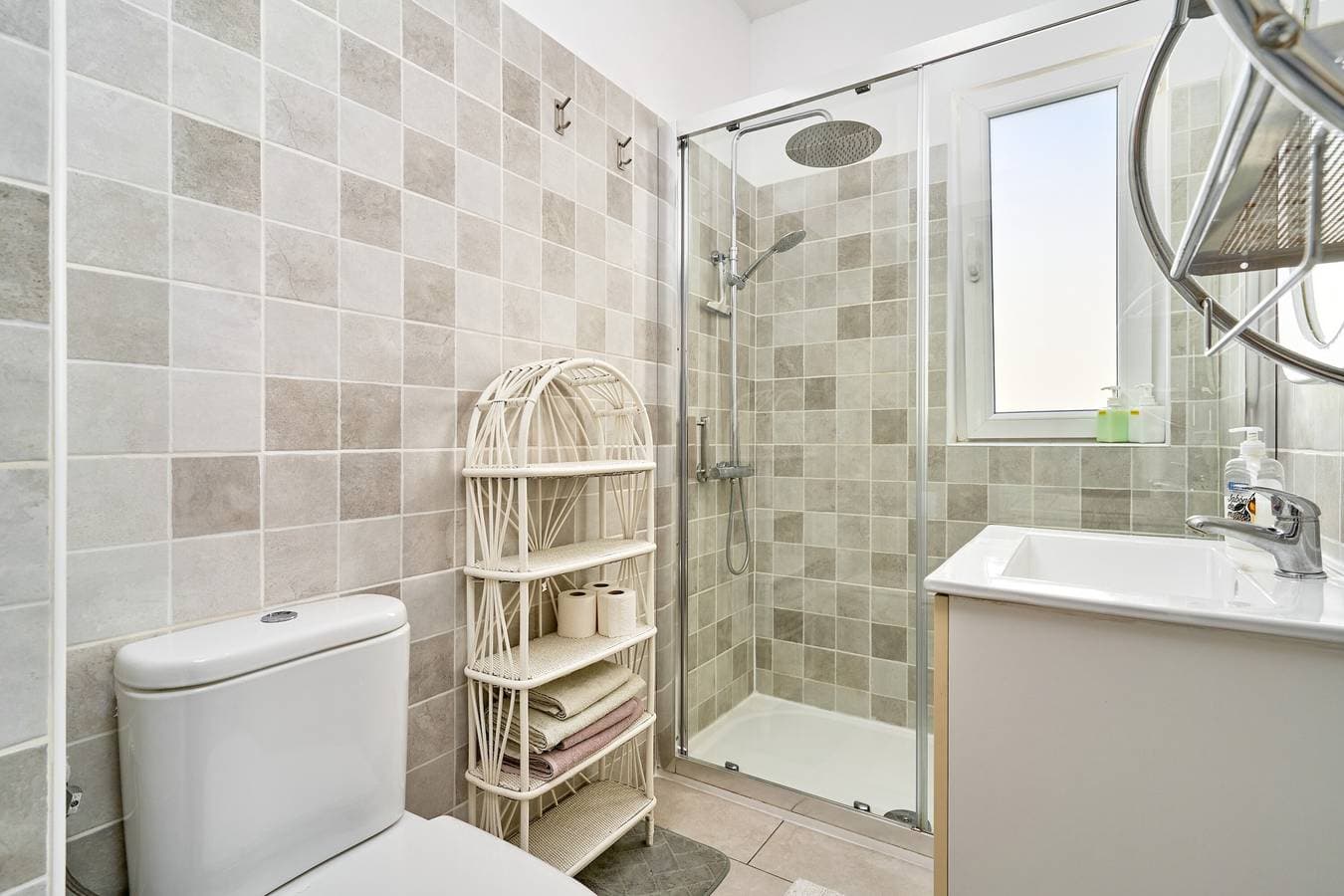 Foto 12 von 25: Ferienwohnung 'Apartamento 1a línea La Herradura' mit Meerblick, WLAN & Klimaanlage