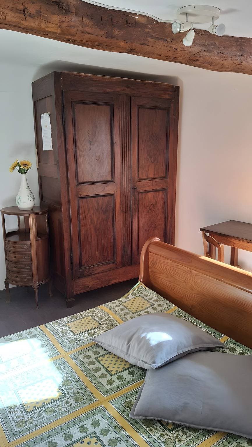 Foto 3 von 26: Zimmer 'Tournesol' mit Bergblick, Gemeinschaftsterrasse und WLAN