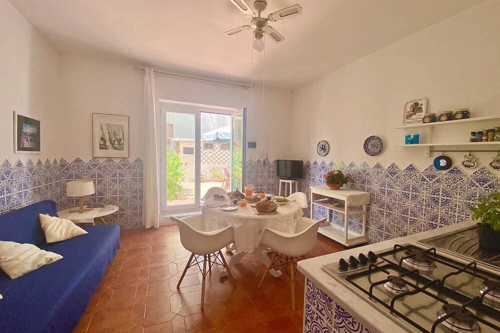 Foto 10 von 24: Wohnung für 4 Personen mit Blick auf den Strand mit Garten